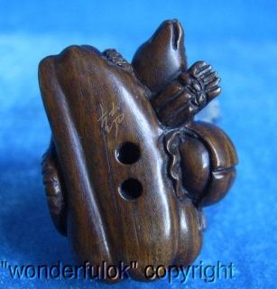 T15 Japanese Woodcarving Ironwood Wood Netsuke of Mouse