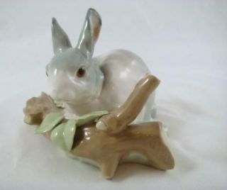  Lladro 4773 Gray Porcelain Rabbit Eating with Branch Figurine