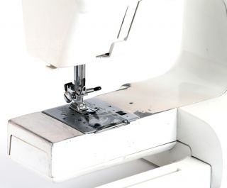 You are looking at a very nice Janome 4623Le Plus Sewing Machine in