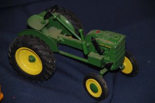 John Deere LA Model Tractor Spec Cast 1 16  