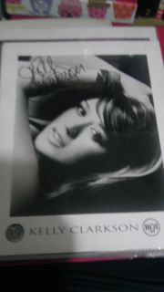 Kelly Clarkson Signature in Person