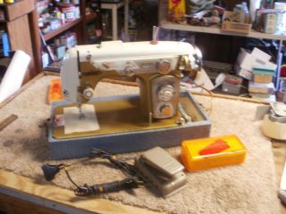 Vintage Fleetwood Deluxe Zig Zag Sewing Machine Made in Japan Working