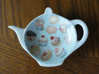  Holder shaped like Tea Pot Ceramic with cupcakes and cookies Cardew