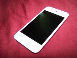 Apple iPod Touch 4th Generation 8GB White Great Condition