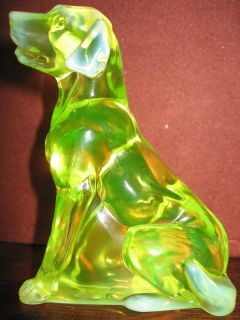 Vaseline opalescent glass Labrador Retriever paperweight uranium