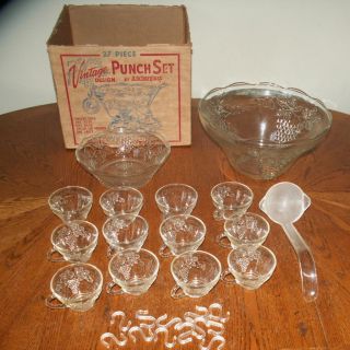 VINTAGE   COMPLETE   ANCHOR HOCKING GLASS   GRAPE PATTERN 27 PC. PUNCH