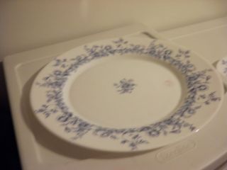 ARCOPAL FRANCE WHITE W BLUE FLORAL GLASS DINNER PLATE