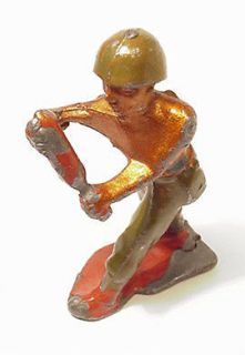 BRITAINS Lead toy soldier WW2 US Marine Army Mortar Man loader MADE in
