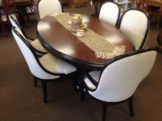 GORGEOUS BERNHARDT DINING TABLE & CHAIRS