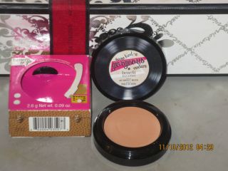 BENEFIT * BENEFIT RECORDS * SOME KIND A GORGEOUS ** FOUNDATION FAKER