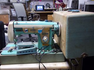 GIMBELS SEWING MACHINE W/ FOOT PEDAL + CARRYING CASE BLUE GREEN