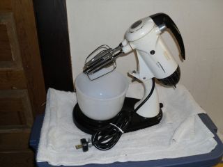 . VINTAGE SUNBEAM 10 SPEED STAND MIXER MODEL 11. HEAD, BEATERS, TABLE