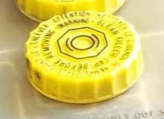 2000 Caravan Brake Fluid Master Cylinder Bottle Cap Cover Yellow Cover