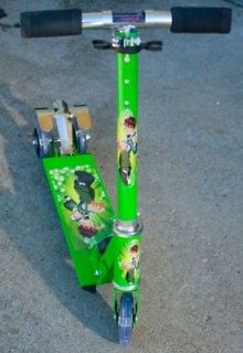 Childs Green Mini Foldable Kick Scooter w/Light Up Wheels
