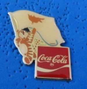 1988 Coca Cola Ltd Edition Flag Pin   Cyprus