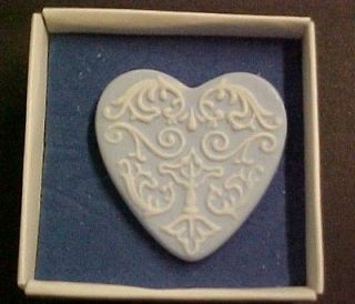 Case Of 100 Wedgwood Heart Shape Pin Brooch