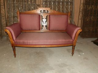 BEAUTIFUL 60 ANTIQUE VICTORIAN EASTLAKE LOVESEAT WITH CARVED DETAIL