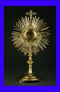 Spanish Monstrance Made of Gilded Brass in the 1920s. Engraved