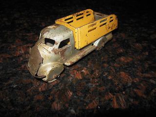 MARX STUDEBAKER 6 INCH YELLOW&SILVER STAKE TRUCK WITH WOODEN WHEELS