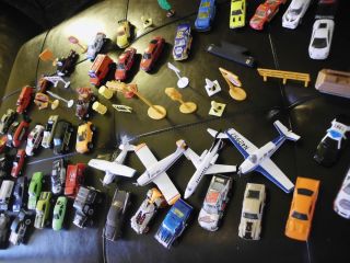 Lot 77 PC Toy Cars Airplanes Hotwheels Matchbox Plus Street Signs