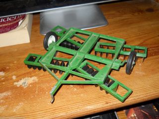 ERTL DISC PLOW 1 16 SCALE FROM 1950S OR 60S GREEN WHITE RIMS FILLER OR