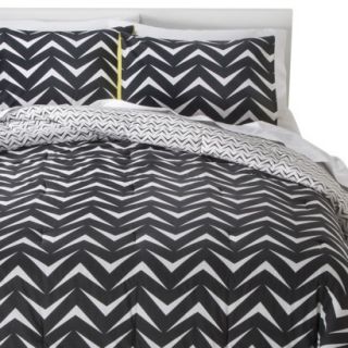 Room Essentials Geo Comforter Set   Black/White (Full/Queen)
