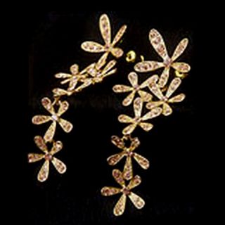European and American style fashion exaggerated snowflake earrings (random color)